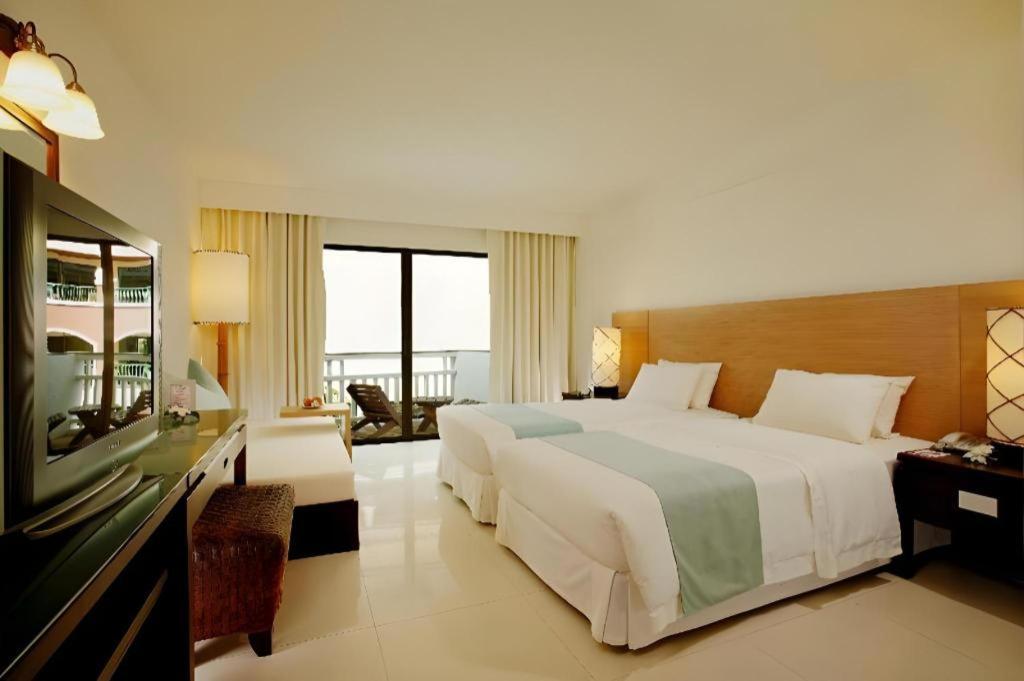 מלון Karon Ramada By Wyndham Phuket Southsea מראה חיצוני תמונה