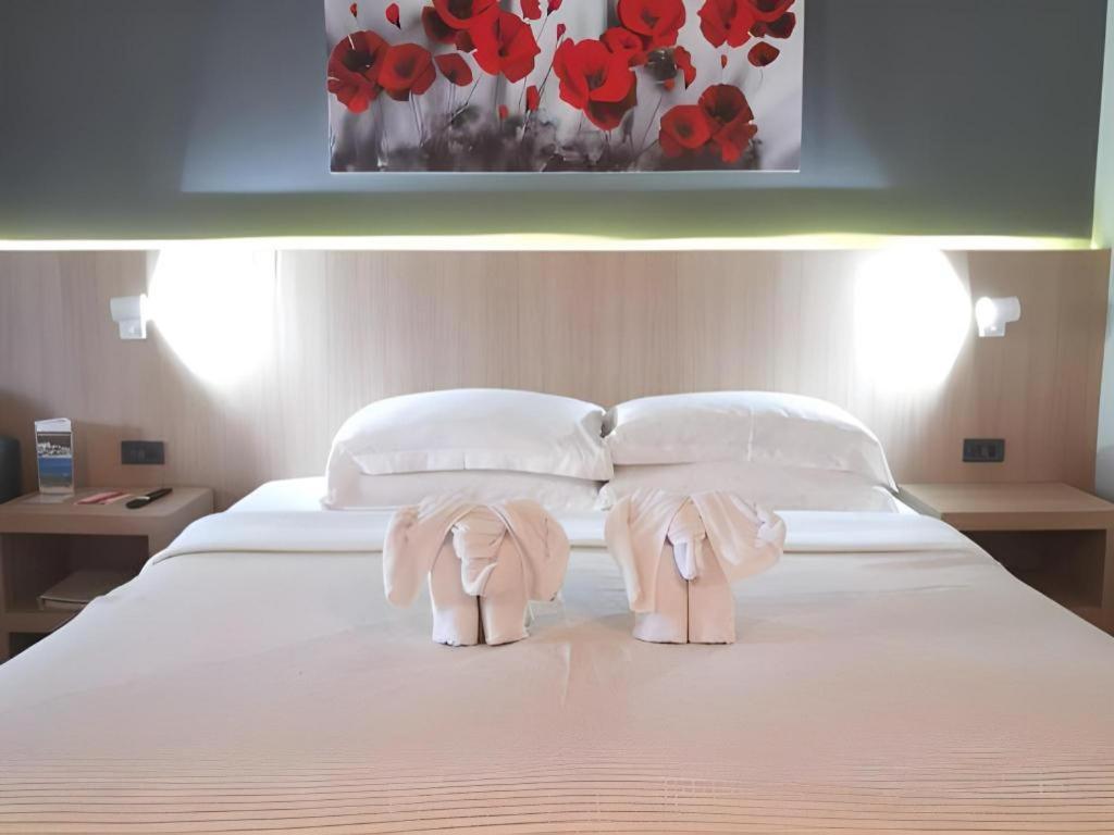 מלון Karon Ramada By Wyndham Phuket Southsea מראה חיצוני תמונה