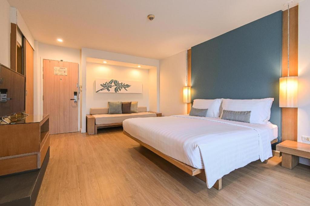 מלון Karon Ramada By Wyndham Phuket Southsea מראה חיצוני תמונה